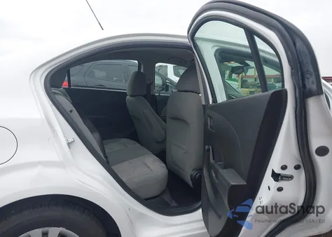 2020 Chevrolet Sonic Fwd Ls z USA, uszkodzony, nr VIN 1G1JB5SB9L4141665